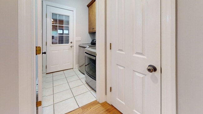 Building Photo - One Level 4 Bedroom Brick Home on N. Colle...