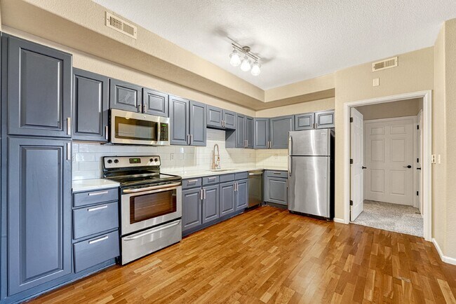Building Photo - $1,940.95, 2 bed, 2 bath Condo located in Aurora with Central AC and In Unit Laundry