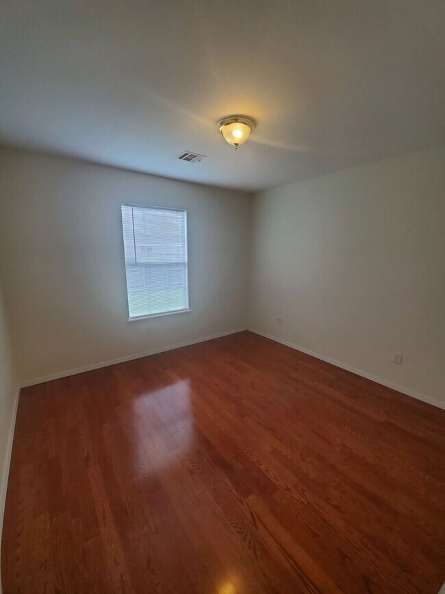 Building Photo - PRELEASING FOR EARLY MARCH! (3) Bed/(2) Bath NE Norman!