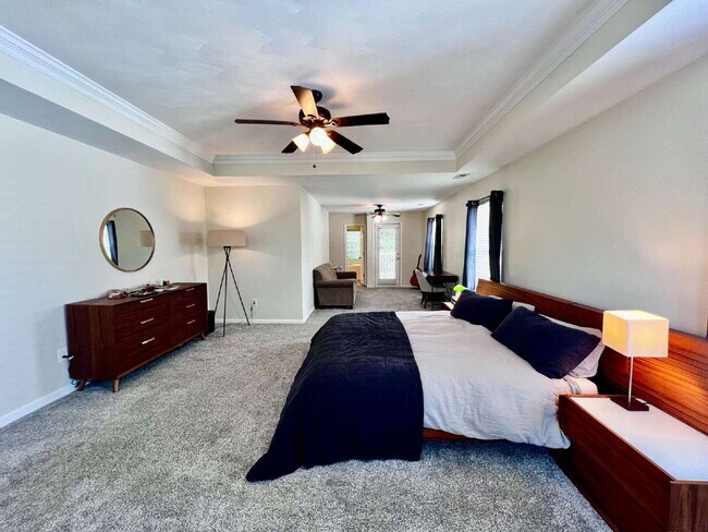 Building Photo - Charming 4 Bedroom home Near Virginia Beach Oceanfront!