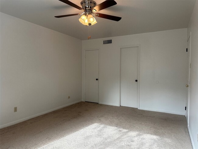 Building Photo - 1914 Indian Shores Rd