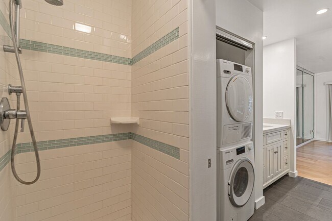 Building Photo - Fully remodeled 2BR/2BA Condo in prime West Hollywood!