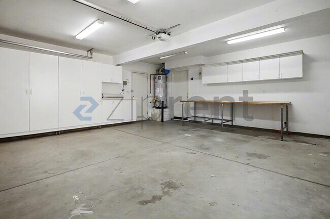 Building Photo - 1833 Blue Skies Way