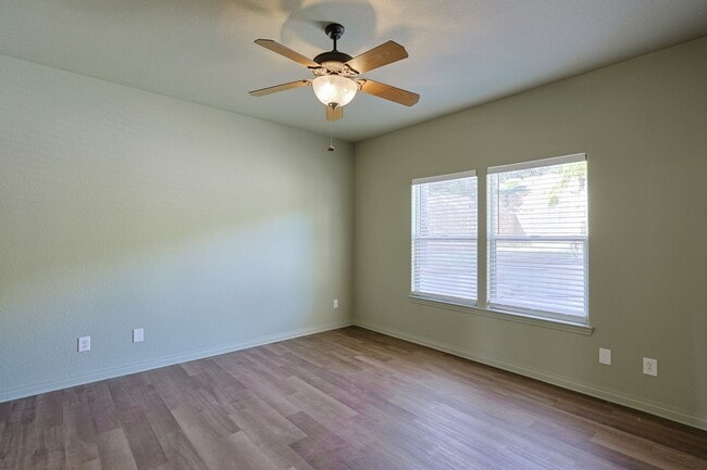 Building Photo - 5BR Home in Ramona Country Estates with Pool & Views