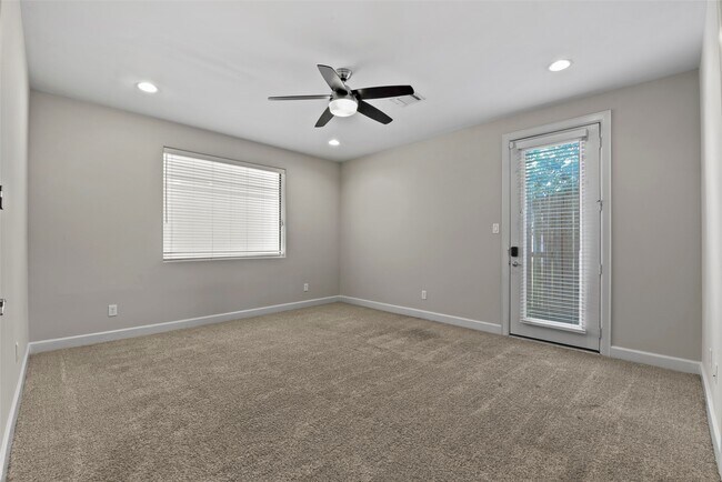 Building Photo - 2109 Winbern St