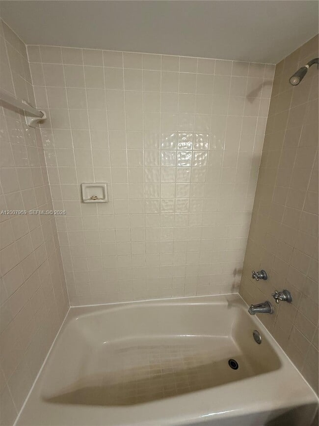 Building Photo - 10661 SW 113th Pl