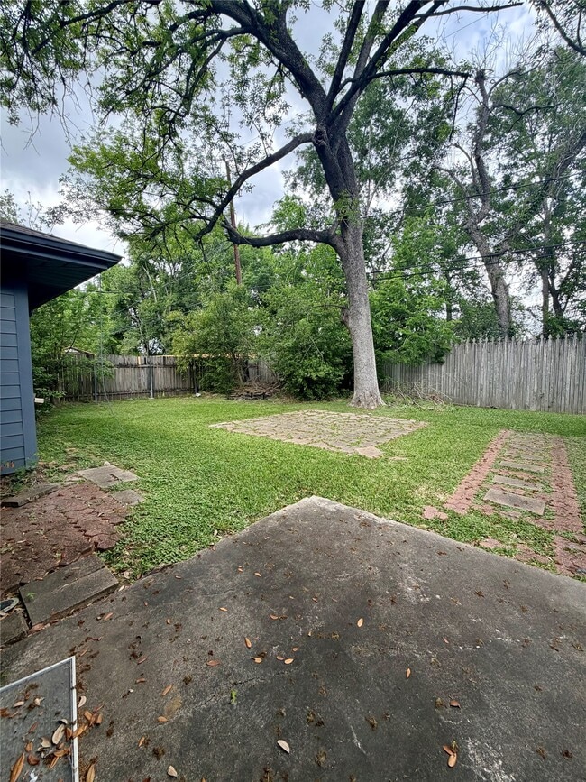 Building Photo - 5422 Winding Way Dr