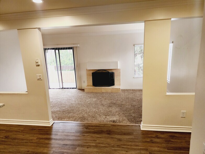 Building Photo - 13655 Ruette Le Parc