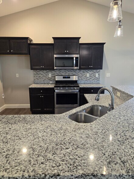 Building Photo - 75 Lucinda Dr