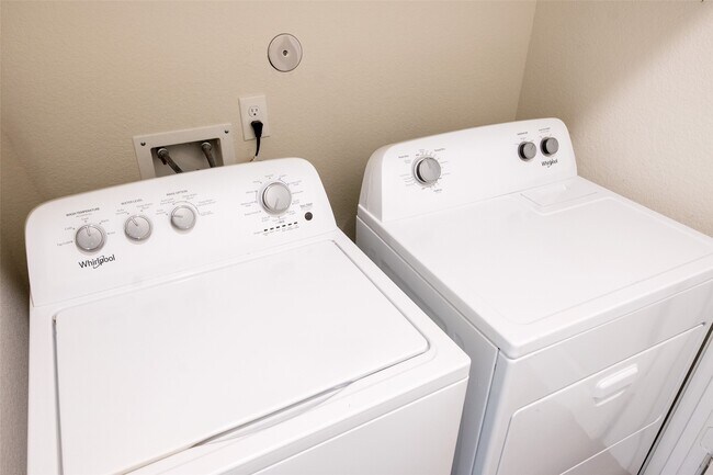 Building Photo - 216 N Lynx Trail