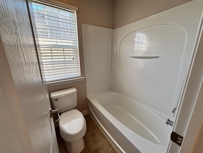 Building Photo - Stunning 5-Bedroom House near Stallings with Fenced in Yard