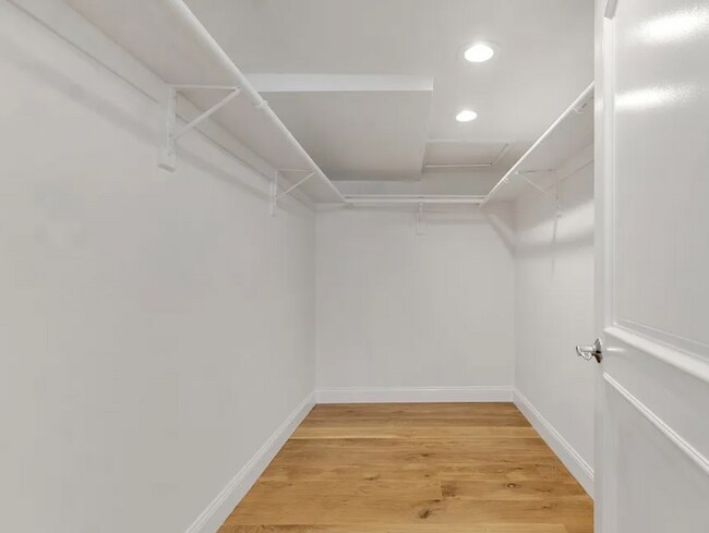 Building Photo - 851 N San Vicente Blvd