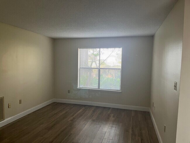 Building Photo - 225 S Tropical Trail