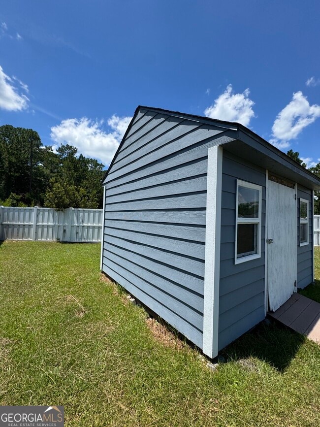 Building Photo - 435 Creekside Dr