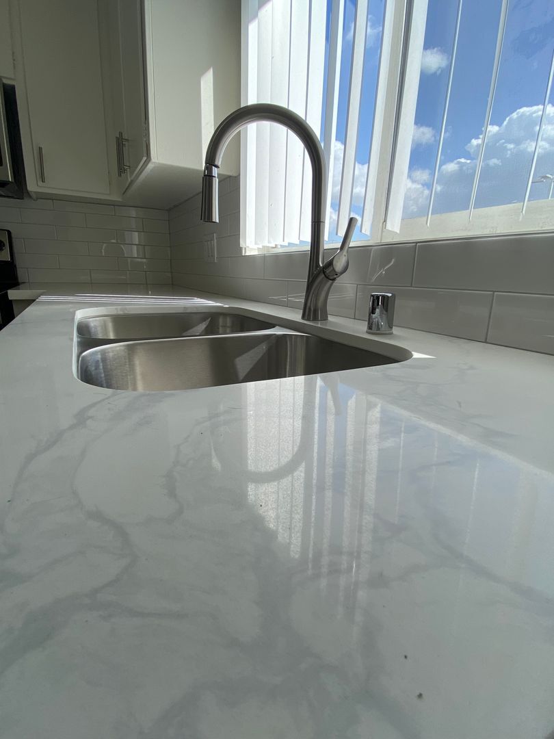 Building Photo - 5230 Vesper Ave