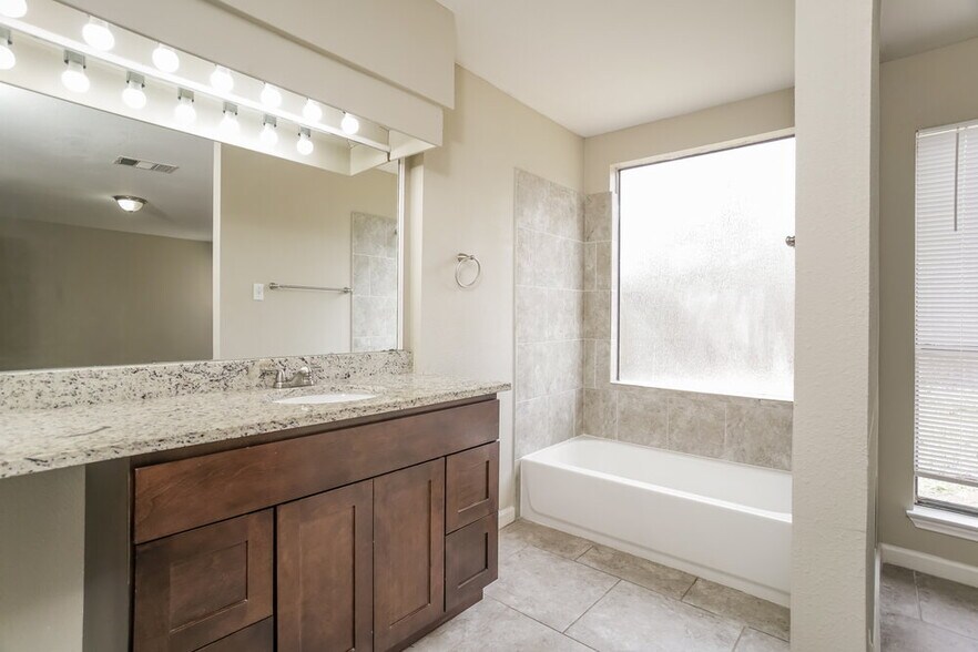 Building Photo - 7659 Athlone Dr