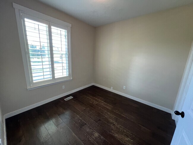 Building Photo - 978 Freedom Point Way