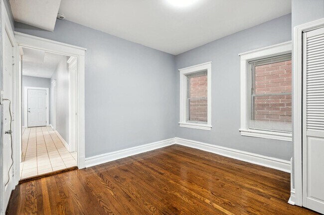 Building Photo - 1341 N Ashland Ave