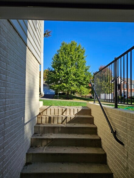 Building Photo - 10801 Valley Falls Ct