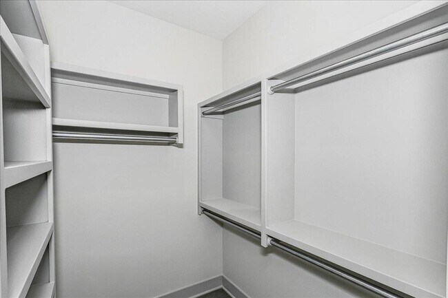 Building Photo - 2905 S Bunker Hl Dr
