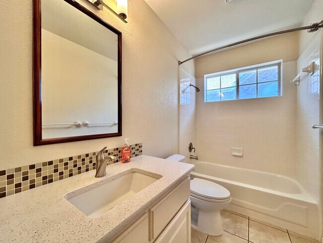 Building Photo - Beautiful 4 Bedroom, 2 Bathroom Home for R...