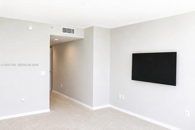Building Photo - 16400 Collins Ave