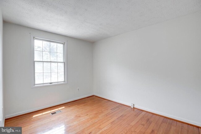 Building Photo - 1604 Barnstead Dr