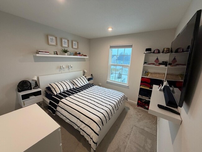 Building Photo - 585 Bermuda Way