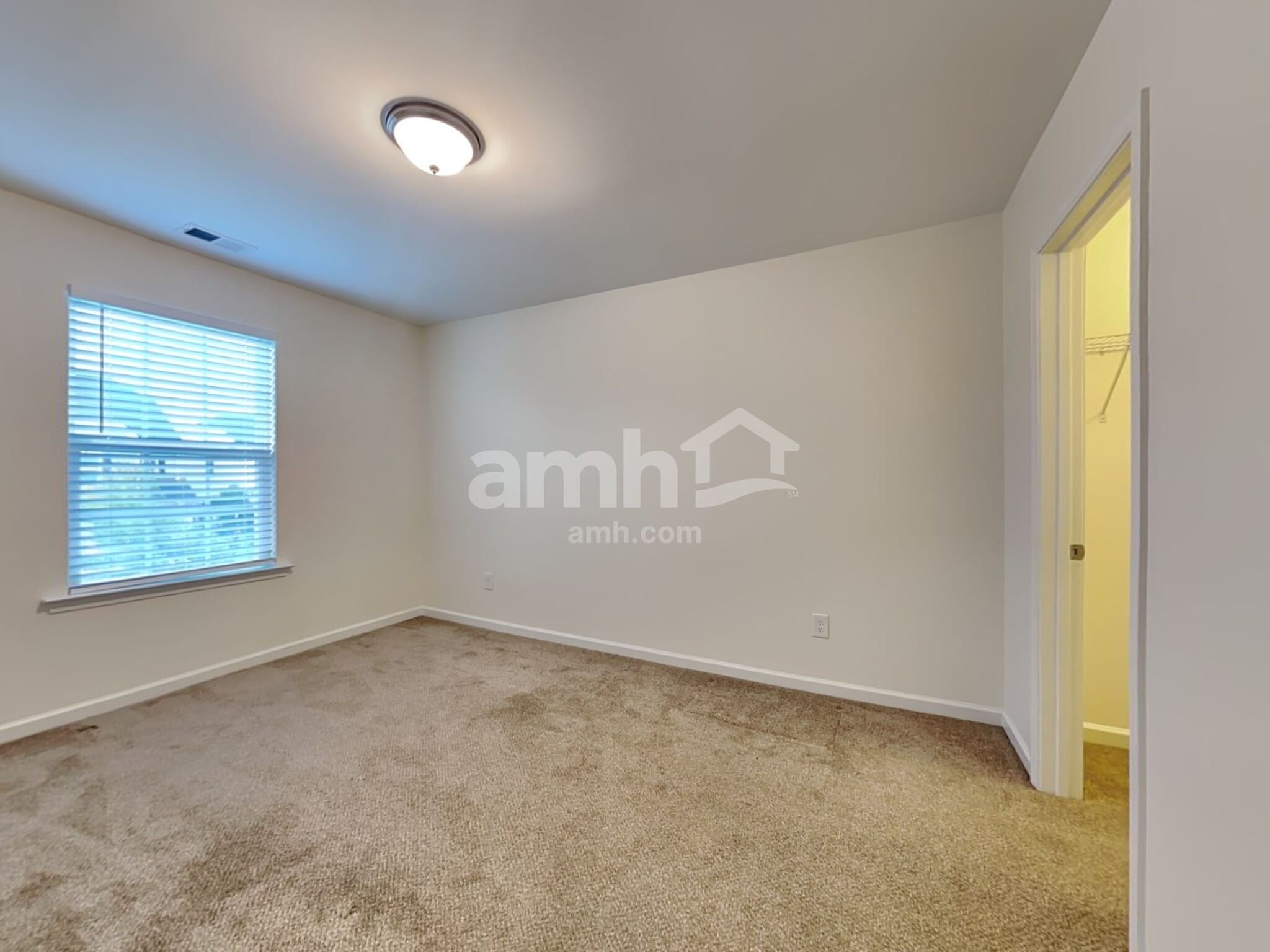 Building Photo - 636 Redbud Ln