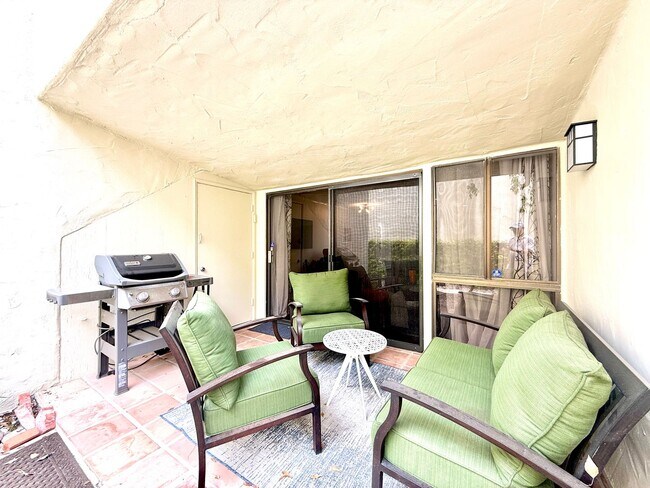 Building Photo - Furnished One Bedroom - Smoke Tree Raquet Club