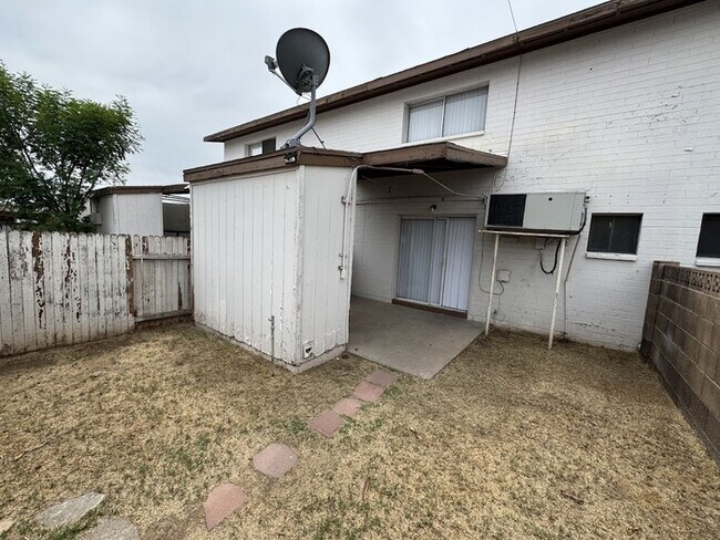 Building Photo - Maryvale 2br townhome