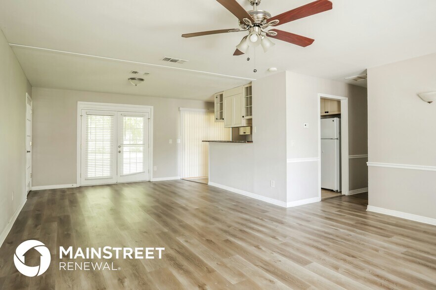 Building Photo - 2412 Stonehaven Ct W