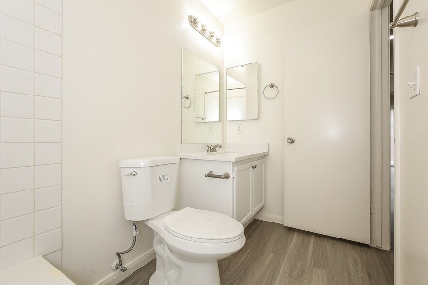 Building Photo - 534 Rancho Del Norte Dr