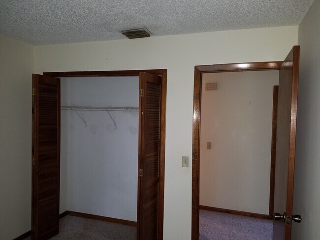 Building Photo - $1450 - 3/2/1 - MOVE IN SPECIAL  - Upstair...