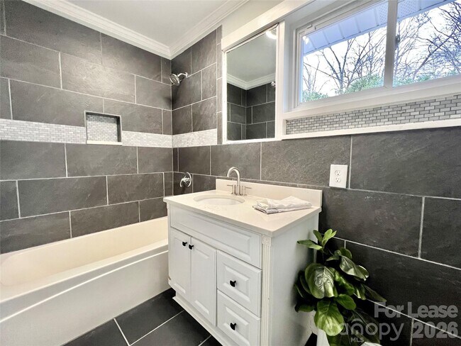 Building Photo - 4227 Murrayhill Rd