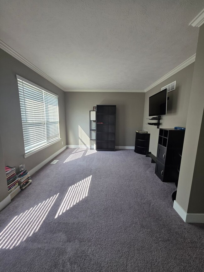 Building Photo - Executive Four Bedroom Rental w/ Office!