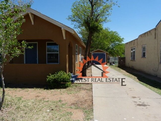 Building Photo - 2 bedrooms 1 bath home.