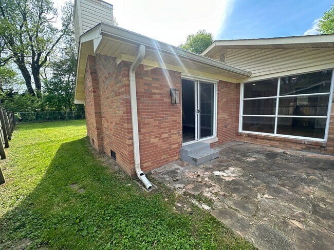 Building Photo - 1370 Farley Dr