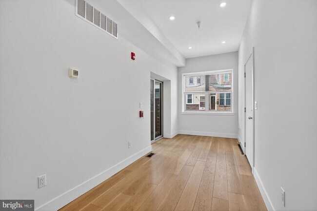 Building Photo - 1702 Point Breeze Ave