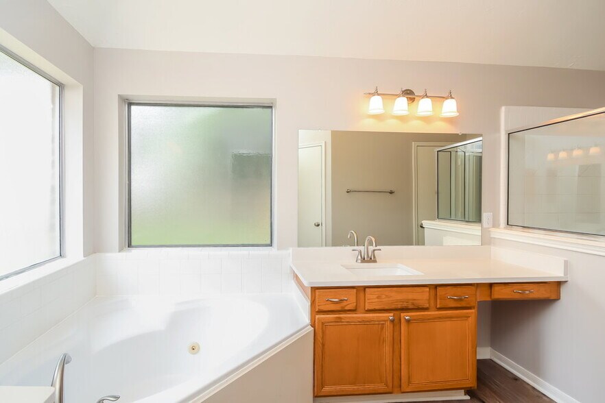 Building Photo - 6614 Valerian Ln