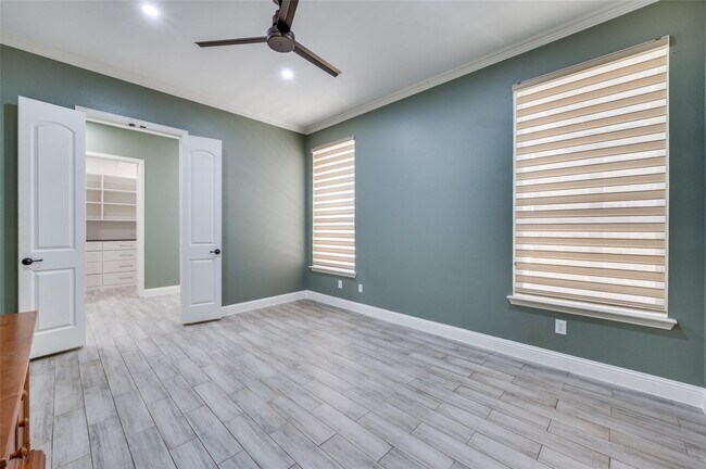 Building Photo - 4068 Winsor Dr