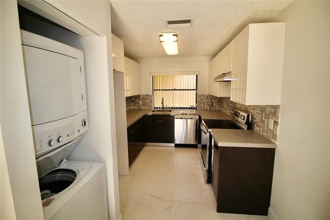 Building Photo - 17034 NW 66th Ct
