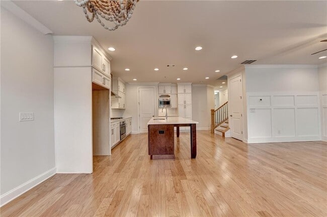 Building Photo - 341 Bailey Walk