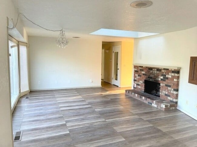 Building Photo - 730 Telegraph Rd