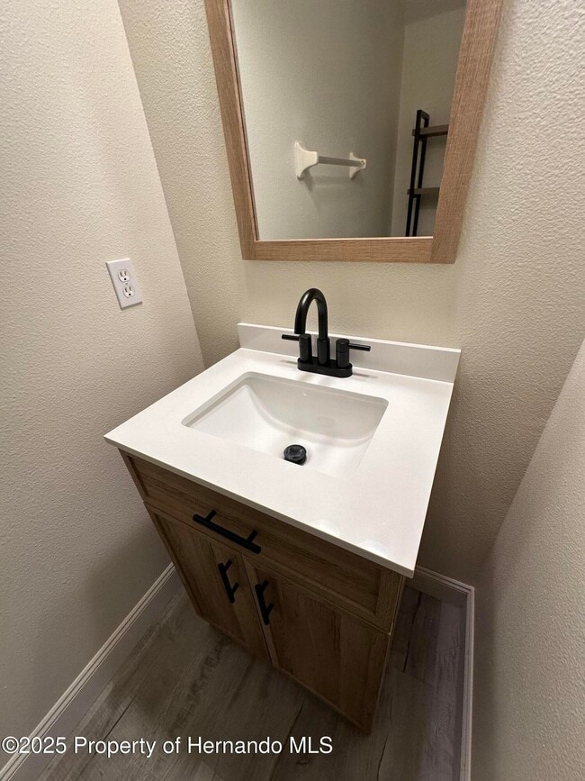 Building Photo - 14227 Wake Robin Dr