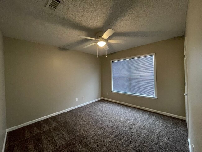 Building Photo - Courtyard Subdivision!!