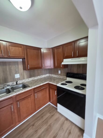 Building Photo - 487 Catalina Dr