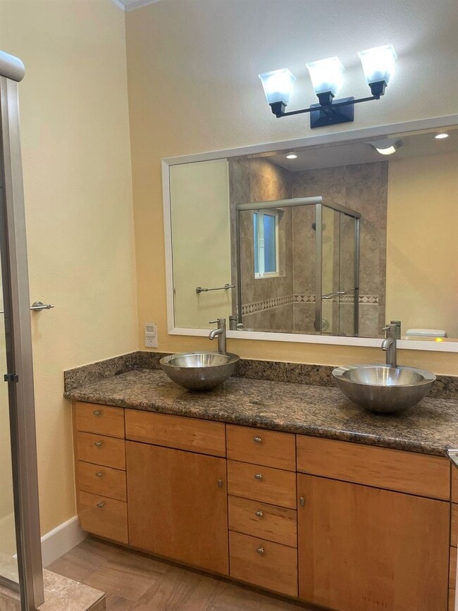 Building Photo - Serene, Executive 5 Bedroom 3 Bath Home with Private Front yard and Backyard - Palo Alto
