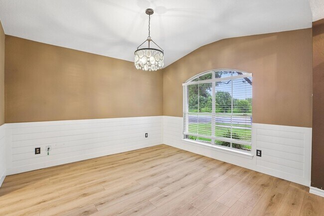 Building Photo - 2656 Bradley Ln