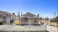 Building Photo - 2 Bedroom/1 Bath Home - $1395 Per Month!
